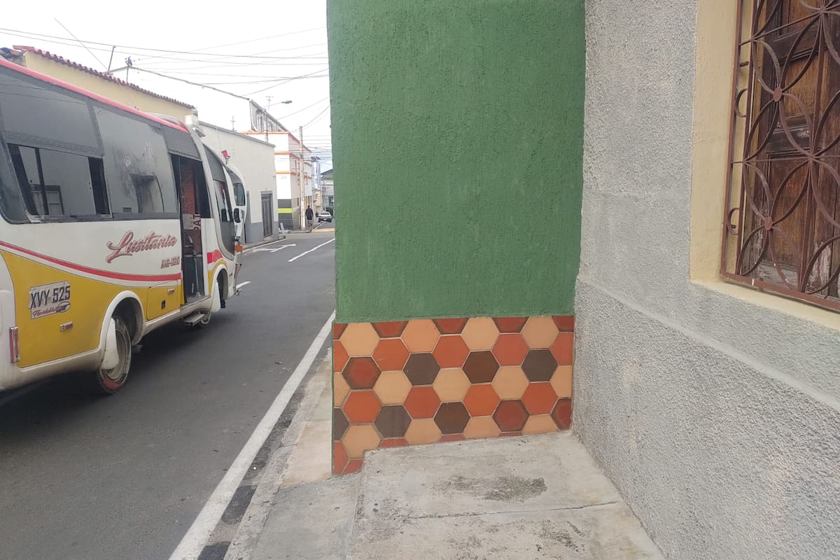 'Muelas urbanísticas' en la calle 35 con carrera séptima. (Foto suministrada por Federico José Gómez / VANGUARDIA)