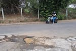 Defensor de la Comunidad: un hueco genera riesgo para motociclistas