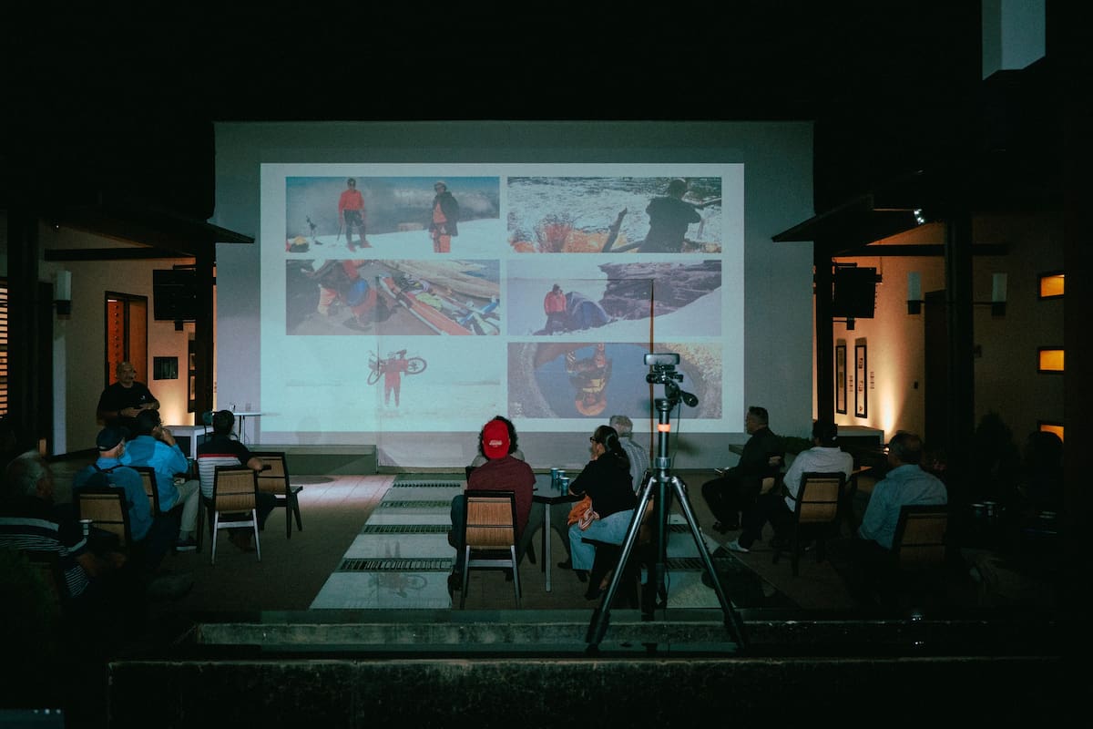 El escritor santandereano, Pablo Porras, presentó su libro titulado: ‘AmaSOSnas, la agonía de un libro’, en la Casa del Libro Total.