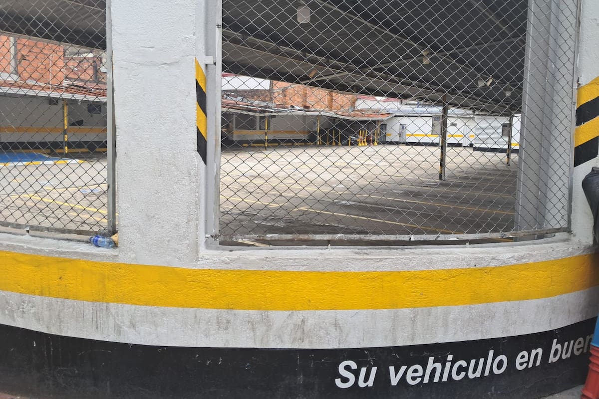 Parqueadero cerrado. (Foto: Euclides Kilô Ardila / VANGUARDIA)