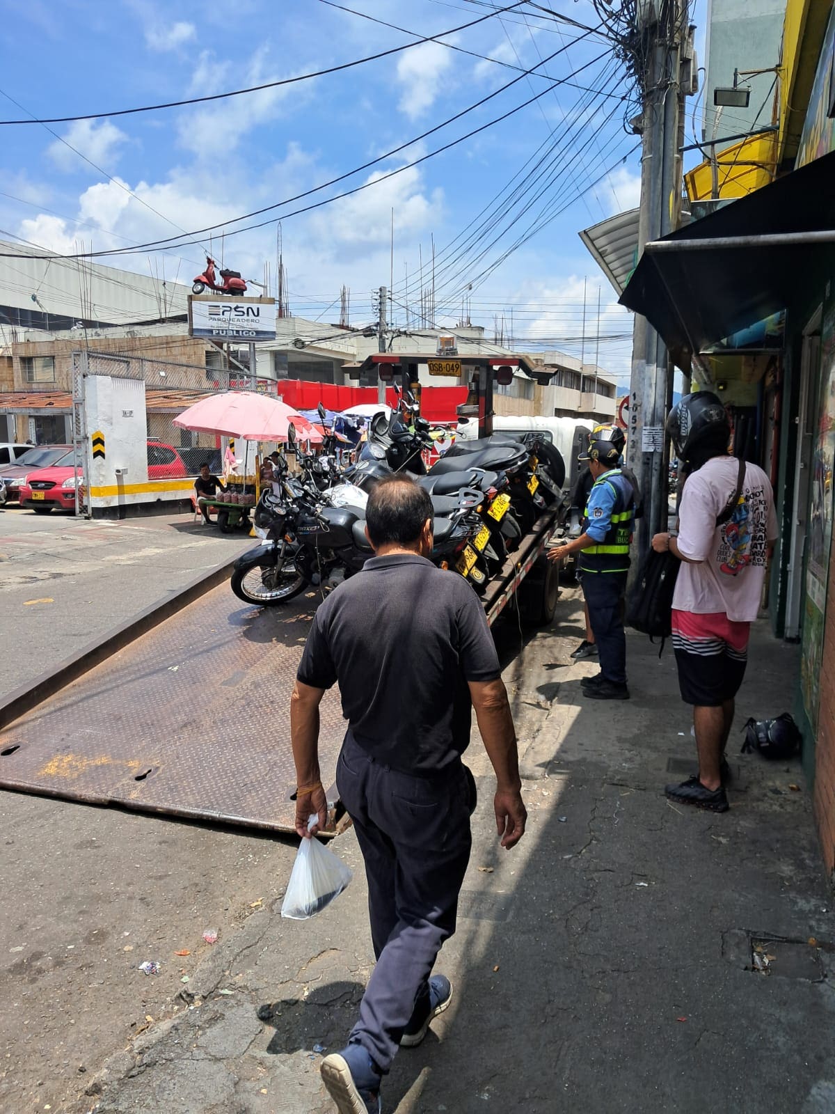 Mototaxismo y documentos vencidos, principales hallazgos en controles de Tránsito de Bucaramanga. (Foto: Euclides Kilô Ardila / VANGUARDIA)