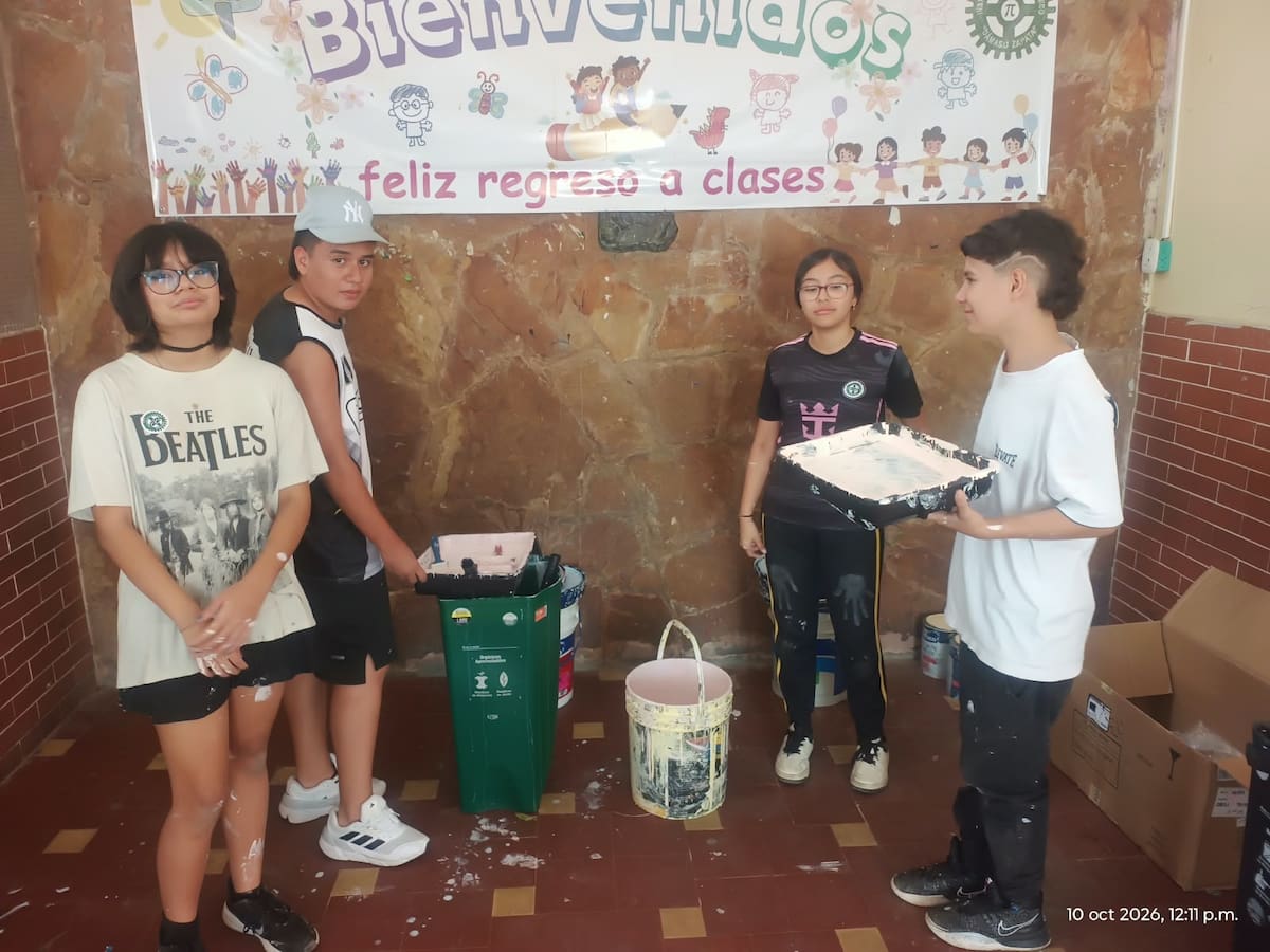 Varios estudiantes colaboraron con la jornada de embellecimiento de las aulas del Tecnológico.