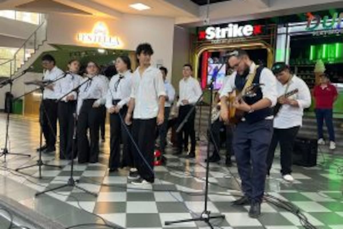 Los estudiantes hicieron gala de sus talentos y amenizaron una agradable jornada de paz, baile y música.