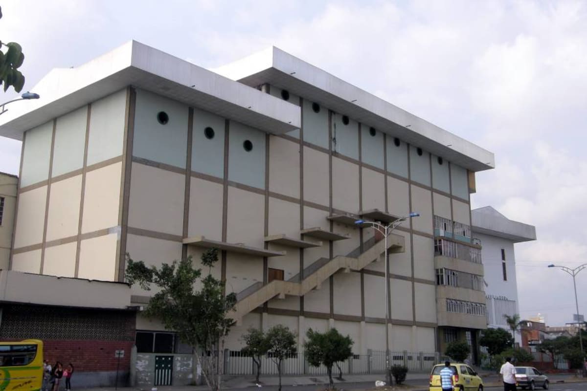 El colegio Salesiano se encuentra entre las carreras 9 y 11 con la Avenida Quebradaseca. (Foto: VANGUARDIA)