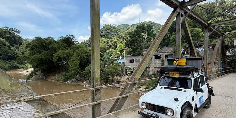 El Renault 4 que cambió la carretera por los ríos