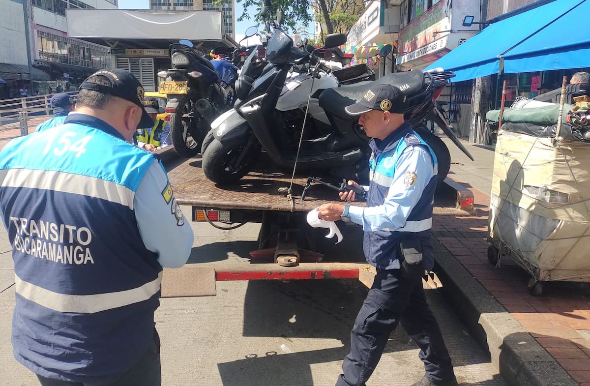 Operativos de control de Tránsito sobre la carrera 15 de Bucaramanga. (Foto: Marco Valencia / VANGUARDIA)