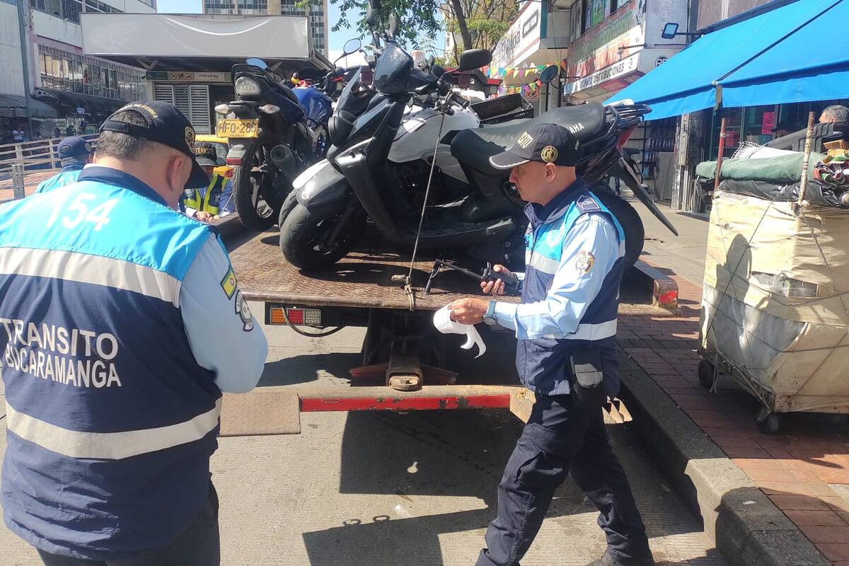 Operativos de control de Tránsito sobre la carrera 15 de Bucaramanga. (Foto: Euclides Kilô Ardila / VANGUARDIA)