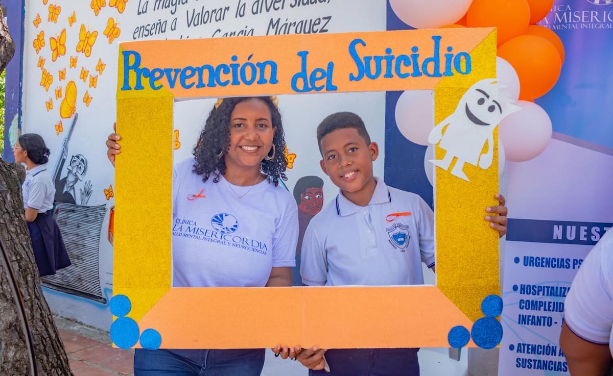 Estudiantes reciben charlas para prevenir el suicidio. // Foto: cortesía
