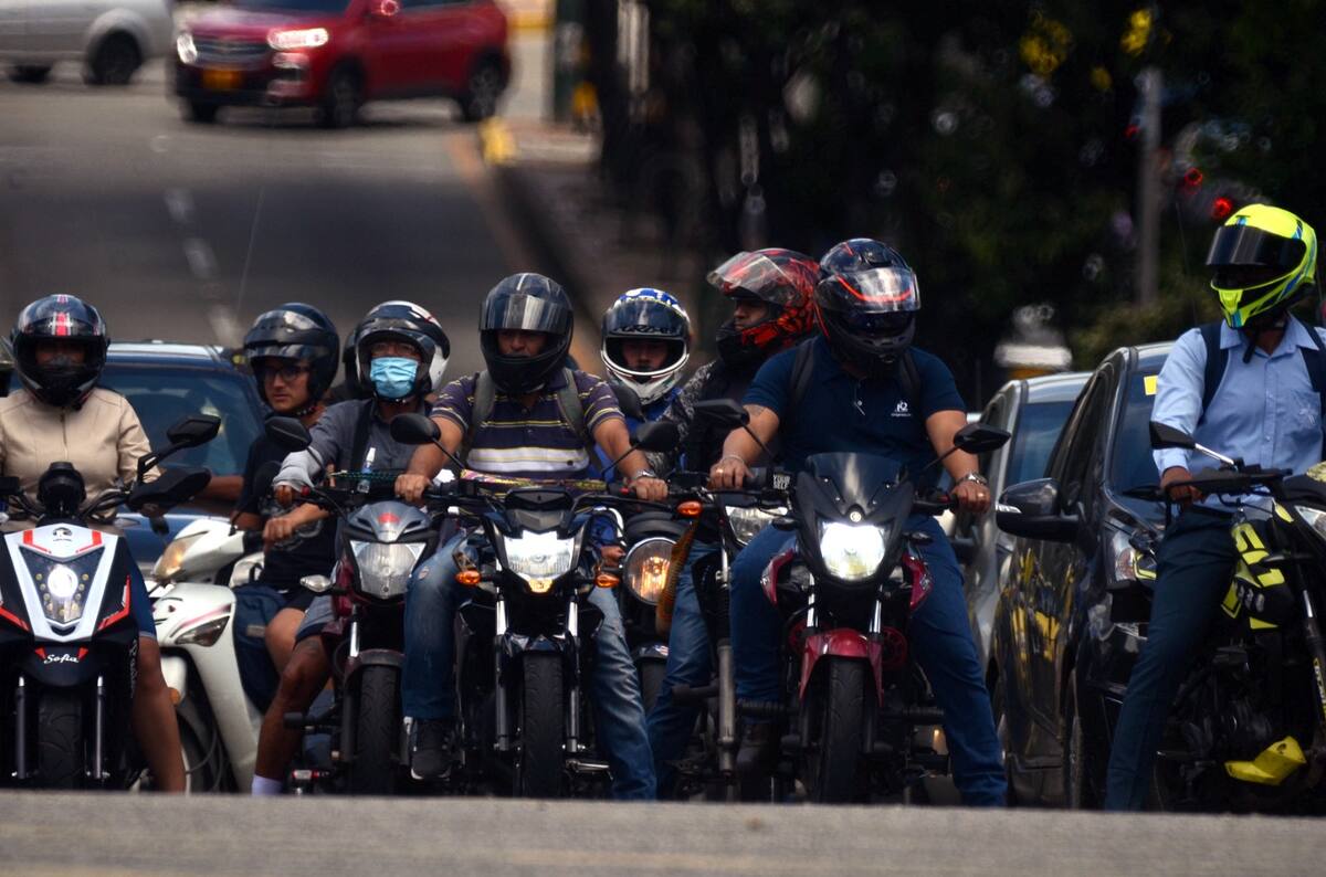 Motocicletas en el área metropolitana de Bucaramanga. (Marco Valencia / VANGUARDIA)