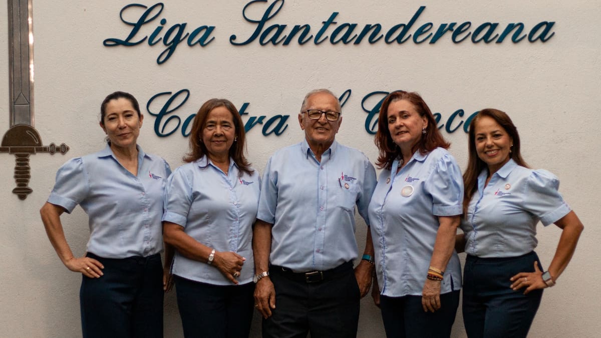 Ellos son algunos miembros del voluntariado de la Liga Santandereana de Contra el Cáncer: Nirama Arelis Duarte Mancilla, María Margarita González Castillo, Jaime Álvarez Álvarez, María Patricia Sánchez Hernández y Mercedes Morales Ochoa.