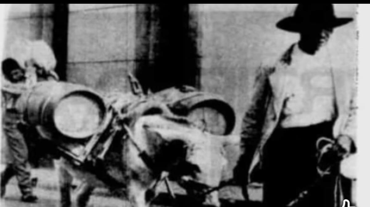 José Pisa, aguador de la época. (Archivo / VANGUARDIA)