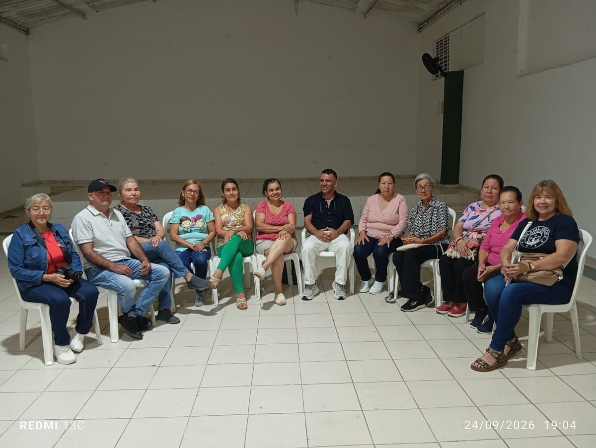 Ellos algunos de los residentes del barrio y miembros de la JAC de Campo Hermoso: Cristina Ayala, Susana Bautista, Carmen Villamizar, Beatriz Calderón, Irene Rosas, el presidente de la JAC Alberto Peláez, Ángela Gómez, Alcira Celis, Rosmira Muñoz. Hely de Acevedo, profesor Juan Ardila y Lucinda Sabatá.