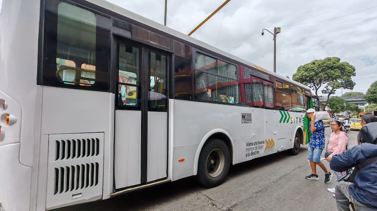 Bus padrón dual de Metrolínea. (Foto: Marco Valencia / VANGUARDIA)