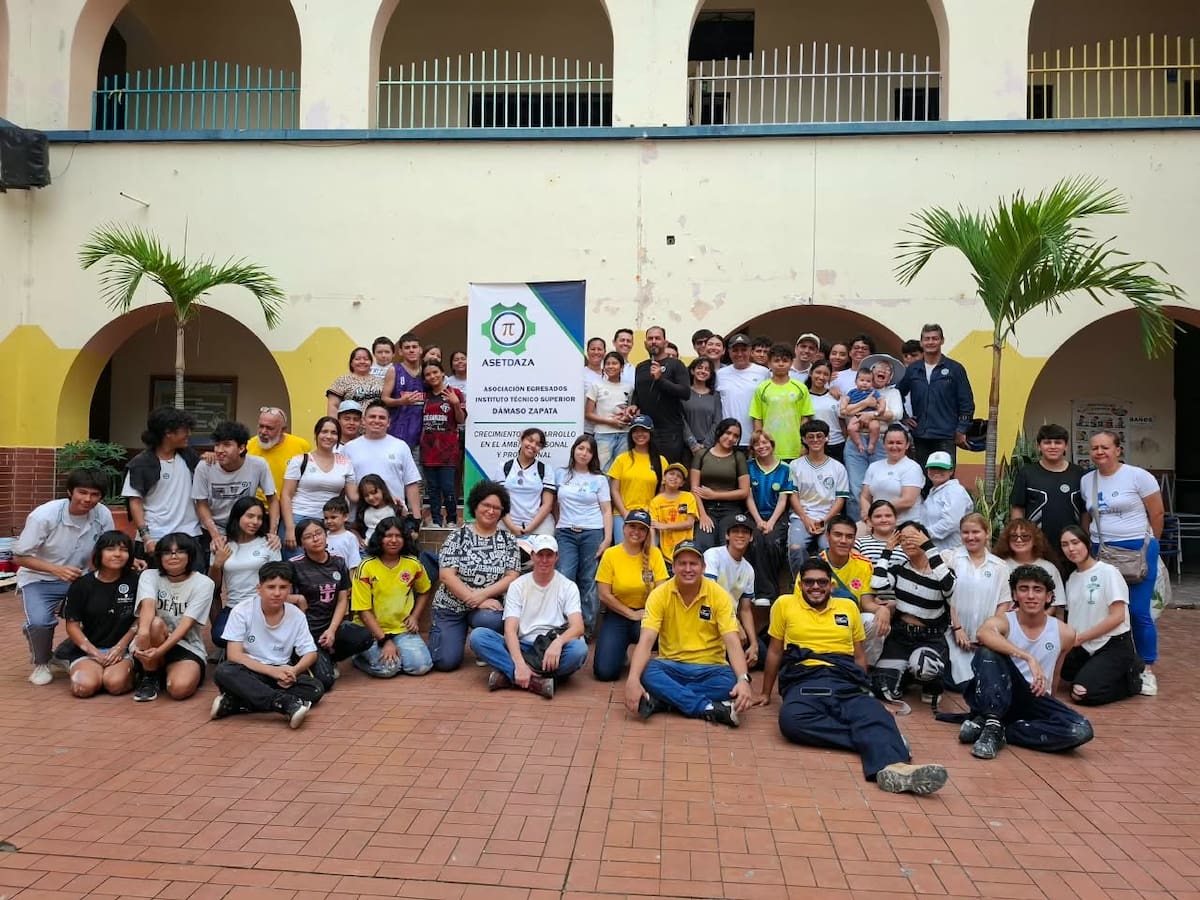 Ellos hicieron parte de la jornada de embellecimiento de las aulas del Tecnológico.