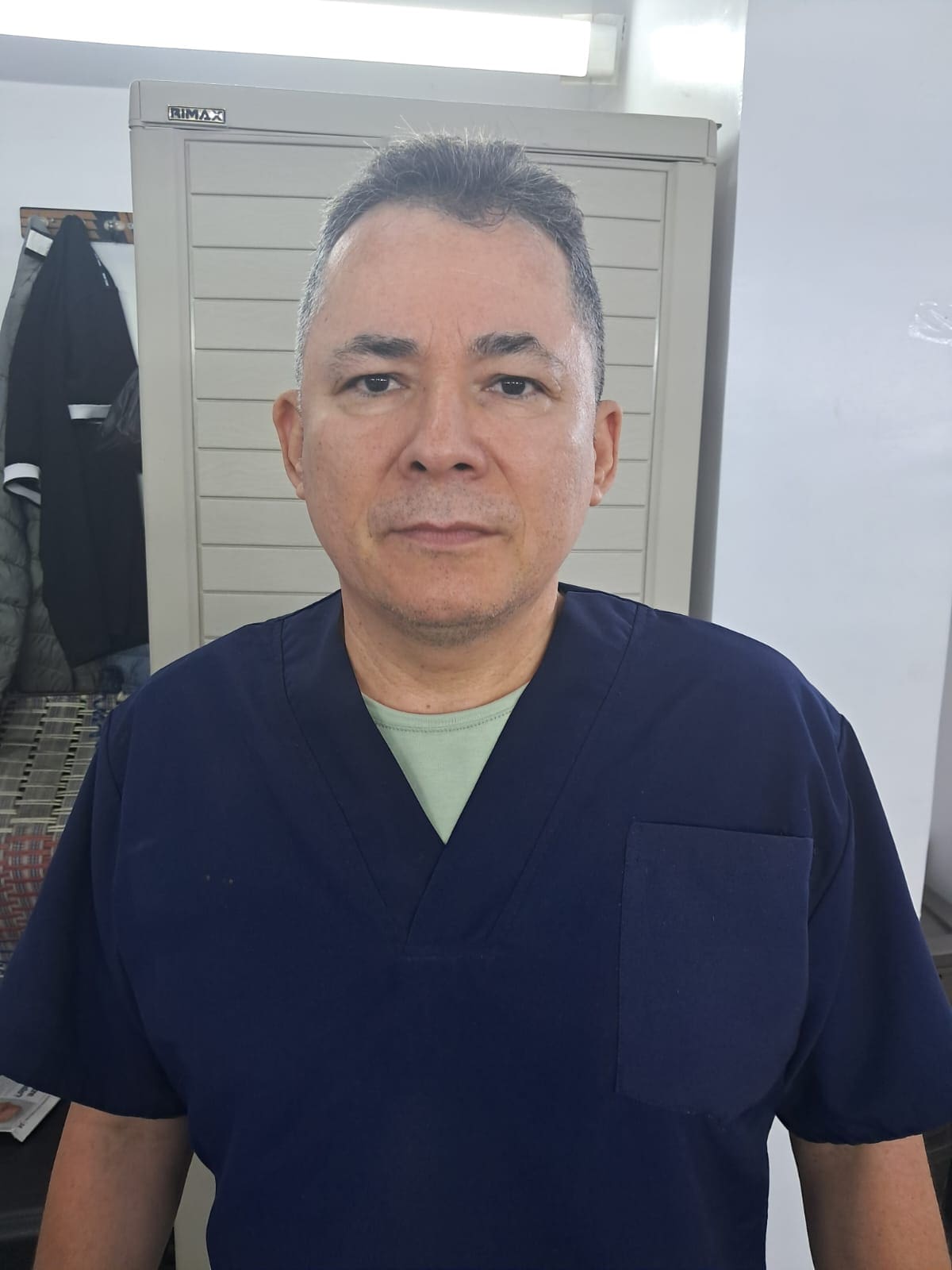 Erwin Escobar, barbero.