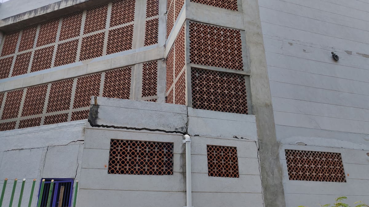 Muro del colegio Santo Ángel en Villa Rosa sigue sin solución, pese al riesgo para 1.146 estudiantes