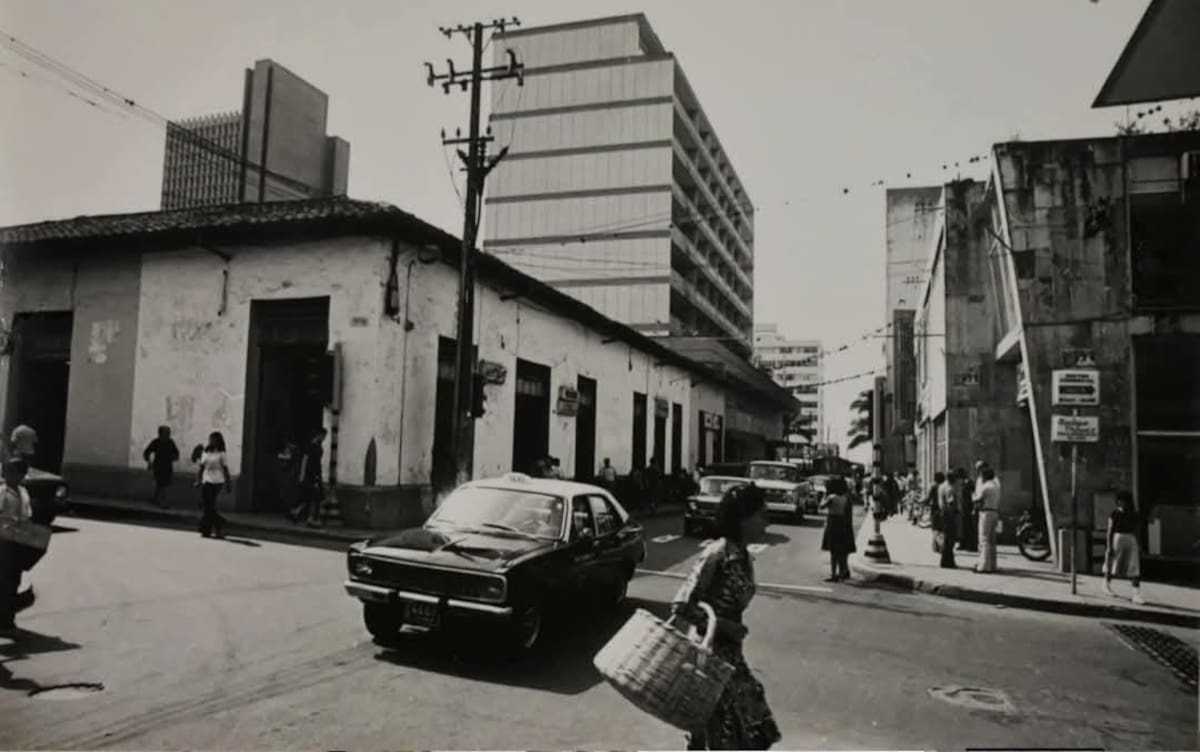 Foto de la carrera 19 con calle 34 esquina de Bucaramanga, captada en 1971, (Archivo/VANGUARDIA)