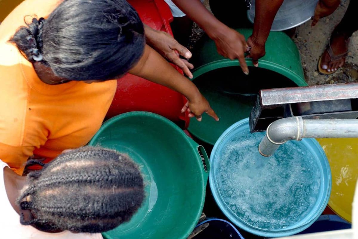 A pesar de ser reconocidas por la Alcaldía de Bucaramanga, decenas de comunidades siguen sin el servicio de agua potable en su domicilio. Según el acueducto, actualmente operan 179 pilas públicas en diversos sectores de la capital santandereana. (Foto: archivo / VANGUARDIA)