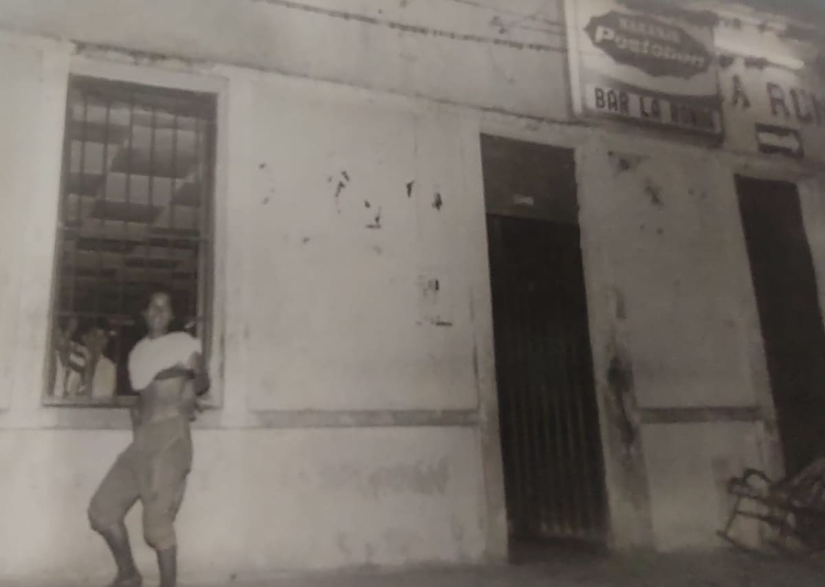Durante varias décadas, la Cuarta fue conocida como la zona de prostitución más famosa de Bucaramanga. Burdeles, bares y hoteles de mala muerte se conformaron en esta zona del barrio Chapinero. (Archivo/VANGUARDIA)