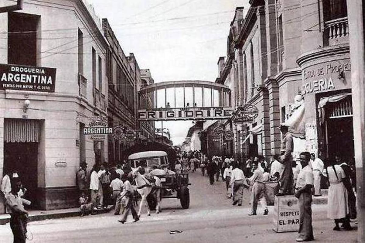 Este es un registro antiguo de la mítica edificación de la Plaza San Mateo. (Foto: Archivo / VANGUARDIA)