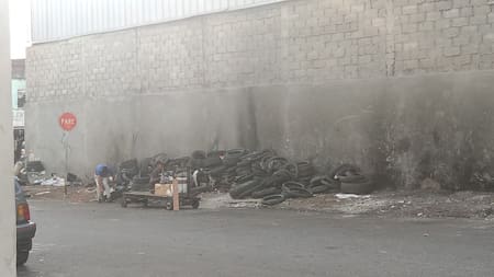Bucaramanga: denuncian “grave” problema de contaminación por llantas usadas en las calles