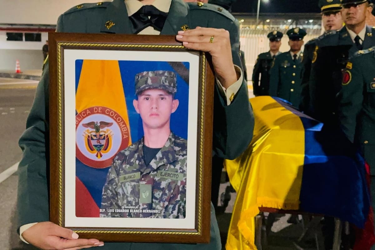 Bucaramanga recibió con honores el cuerpo de soldado santandereano que murió en accidente aéreo en Putumayo