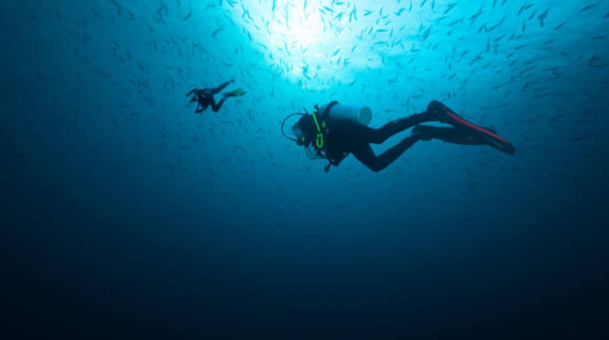 Misterio en Maldivas tras muerte de cinco turistas italianos en trágico accidente de buceo.