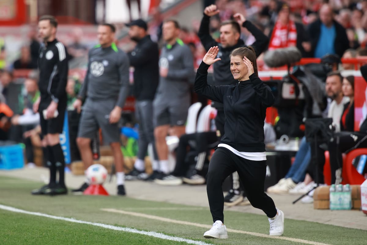 BERLIN (Germany), 18/04/2026.- Unions new head coach Marie-Louise Eta reacts during the Bundesliga soccer match 1. FC Union Berlin and VfL Wolfsburg in Berlin, Germany, 18 April 2026. (Alemania) EFE/EPA/CLEMENS BILAN