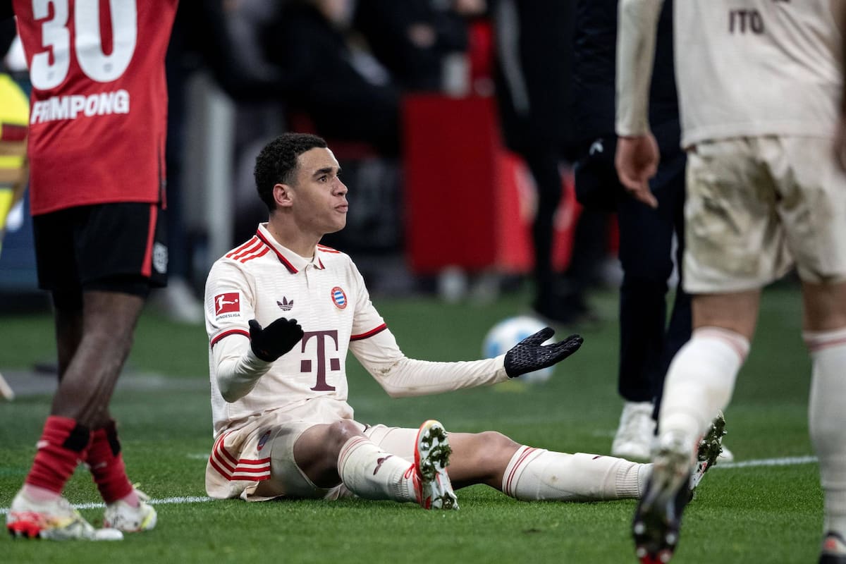 LEVERKUSEN (Germany), 15/02/2025.- Jamal Musiala of Bayern gestures during the German Bundesliga soccer match between Bayer 04 Leverkusen and Bayern Munich in Leverkusen, Germany, 15 February 2025. (Alemania) EFE/EPA/FABIAN STRAUCH CONDITIONS - ATTENTION: The DFL regulations prohibit any use of photographs as image sequences and/or quasi-video.
