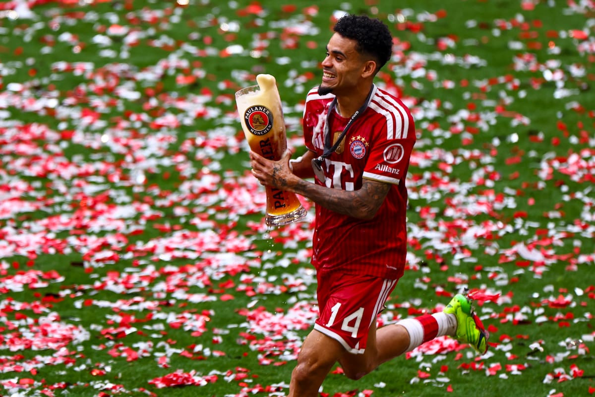 MUNICH (Germany), 16/05/2026.- Luis Diaz of Munich celebrates the German Bundesliga championship title after the German Bundesliga soccer match between Bayern Munich and 1. FC Cologne in Munich, Germany, 16 May 2026. (Alemania, Colonia) EFE/EPA/ANNA SZILAGYI CONDITIONS - ATTENTION: The DFL regulations prohibit any use of photographs as image sequences and/or quasi-video.