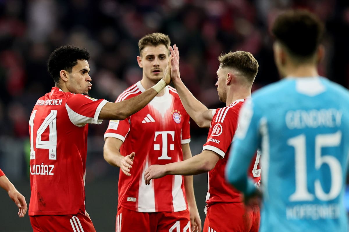 MUNICH (Germany), 08/02/2026.- Luis Diaz of Munich (L) celebrates with teammates after scoring the 5-1 lead during the German Bundesliga soccer match between FC Bayern Munich and TSG Hoffenheim in Munich, Germany, 08 February 2026. (Alemania) EFE/EPA/RONALD WITTEK CONDITIONS - ATTENTION: The DFL regulations prohibit any use of photographs as image sequences and/or quasi-video.