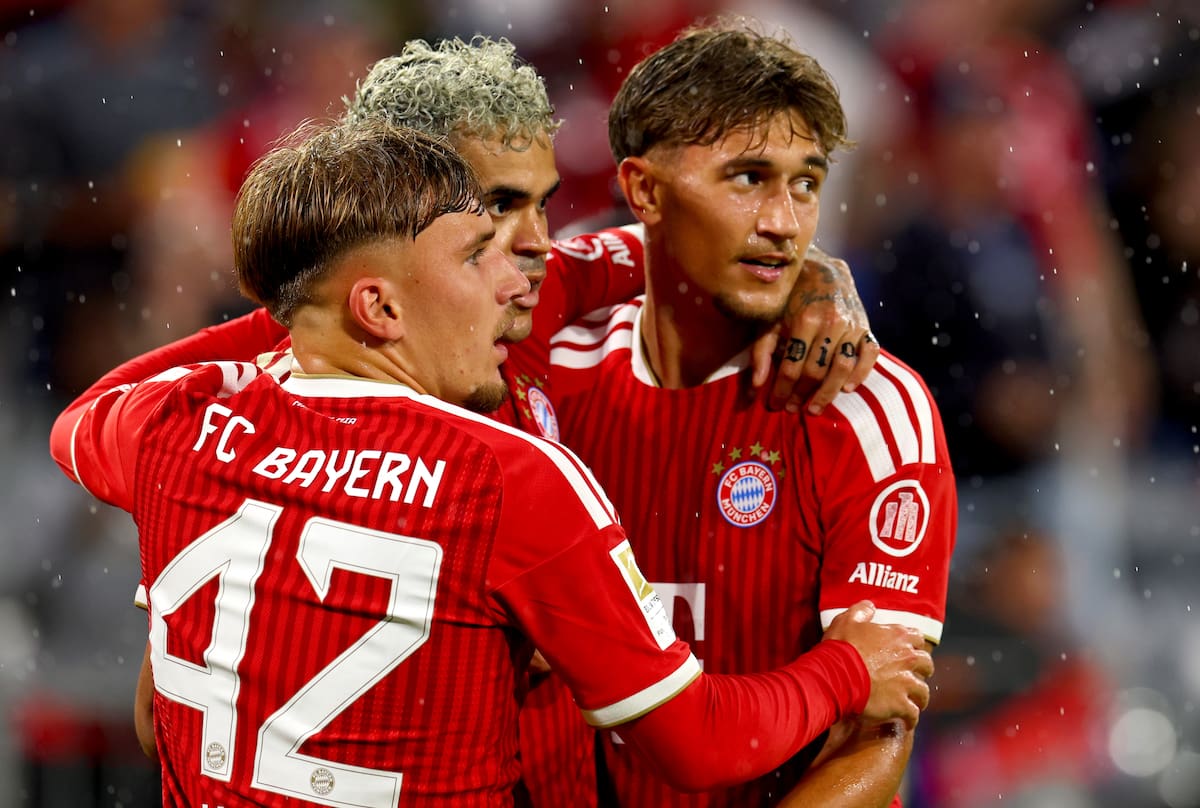MUNICH (Germany), 28/08/2026.- Luis Diaz of Munich (2-R) celebrates with teammates after scoring the 5-1 lead during the German Bundesliga soccer match between FC Bayern Munich and VfB Stuttgart in Munich, Germany, 28 August 2026. (Alemania) EFE/EPA/ANNA SZILAGYI CONDITIONS - ATTENTION: The DFL regulations prohibit any use of photographs as image sequences and/or quasi-video.