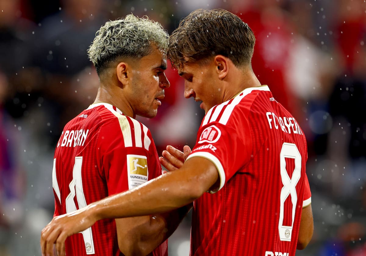 MUNICH (Germany), 28/08/2026.- Luis Diaz of Munich (L) celebrates with teammates after scoring the 5-1 lead during the German Bundesliga soccer match between FC Bayern Munich and VfB Stuttgart in Munich, Germany, 28 August 2026. (Alemania) EFE/EPA/ANNA SZILAGYI CONDITIONS - ATTENTION: The DFL regulations prohibit any use of photographs as image sequences and/or quasi-video.
