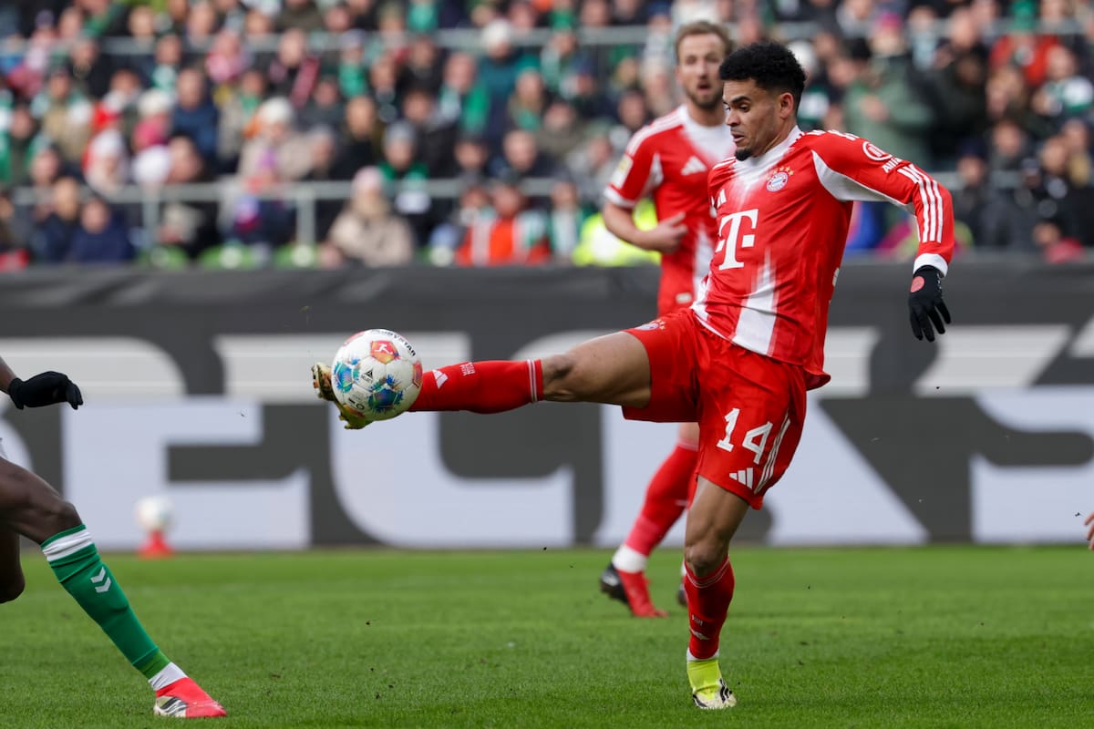 Dortmund (Germany), 14/02/2026.- Luis Diaz of Munich in action during the German Bundesliga soccer match between Werder Bremen and Bayern Munich 05 in Dortmund, Germany, 14 February 2026. (Alemania) EFE/EPA/CHRISTOPHER NEUNDORF CONDITIONS - ATTENTION: The DFL regulations prohibit any use of photographs as image sequences and/or quasi-video.