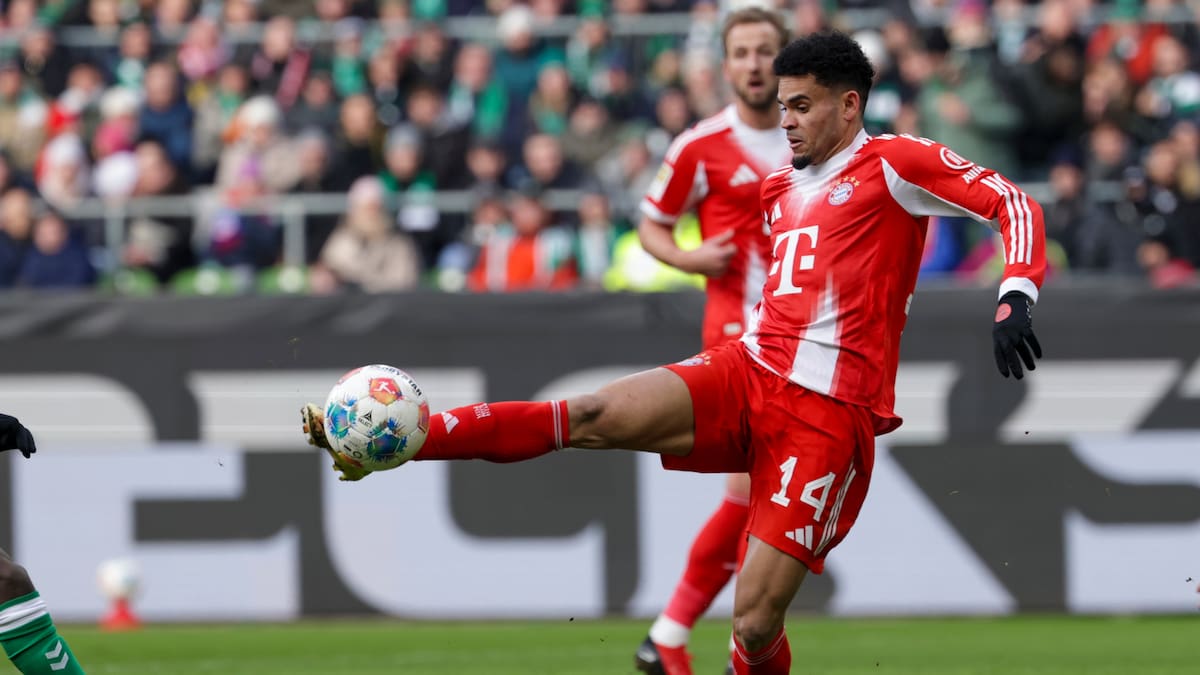 Dortmund (Germany), 14/02/2026.- Luis Diaz of Munich in action during the German Bundesliga soccer match between Werder Bremen and Bayern Munich 05 in Dortmund, Germany, 14 February 2026. (Alemania) EFE/EPA/CHRISTOPHER NEUNDORF CONDITIONS - ATTENTION: The DFL regulations prohibit any use of photographs as image sequences and/or quasi-video.