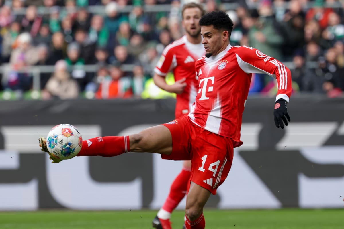 Dortmund (Germany), 14/02/2026.- Luis Diaz of Munich in action during the German Bundesliga soccer match between Werder Bremen and Bayern Munich 05 in Dortmund, Germany, 14 February 2026. (Alemania) EFE/EPA/CHRISTOPHER NEUNDORF CONDITIONS - ATTENTION: The DFL regulations prohibit any use of photographs as image sequences and/or quasi-video.