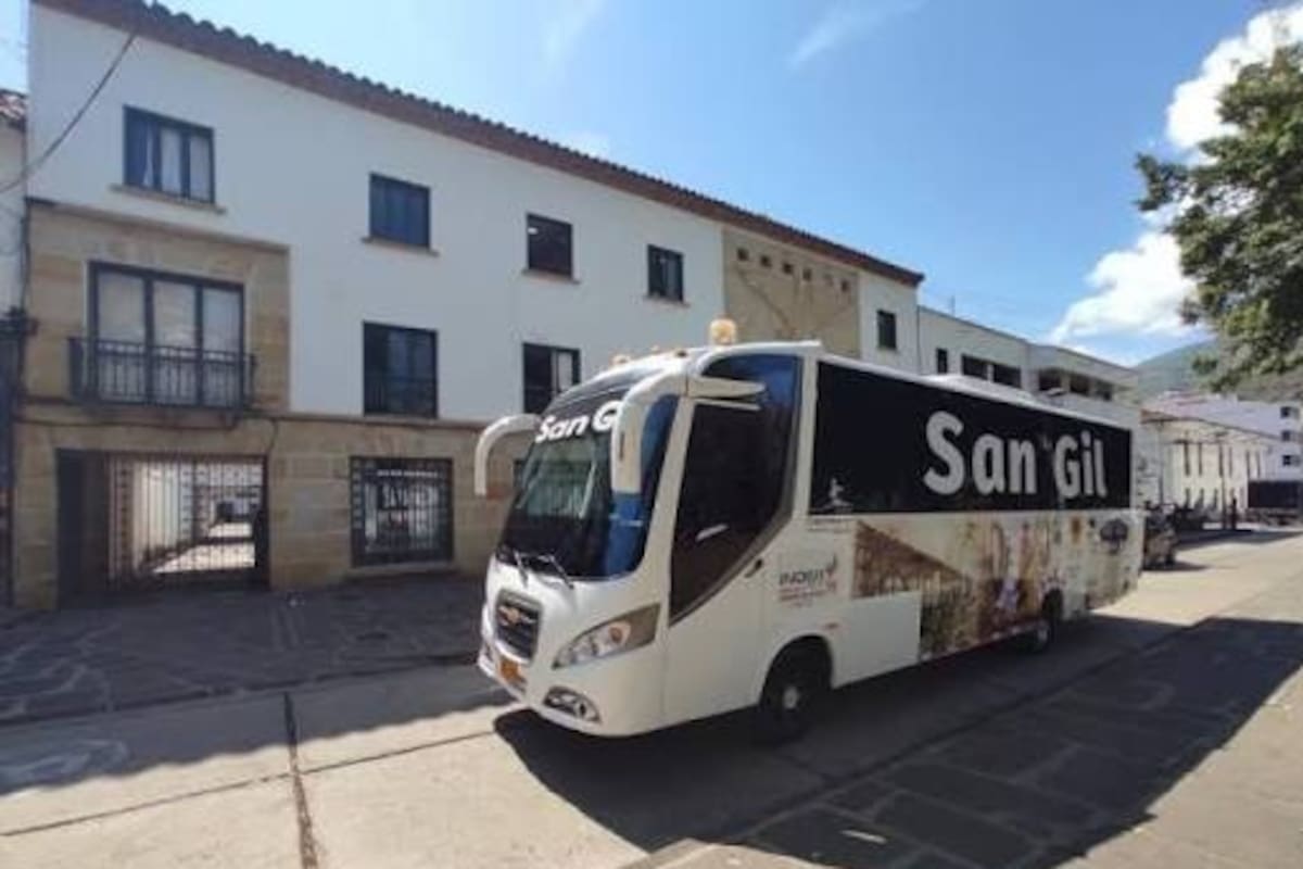 Por falta de seguro y pólizas, el bus del Inder de San Gil está fuera de servicio.