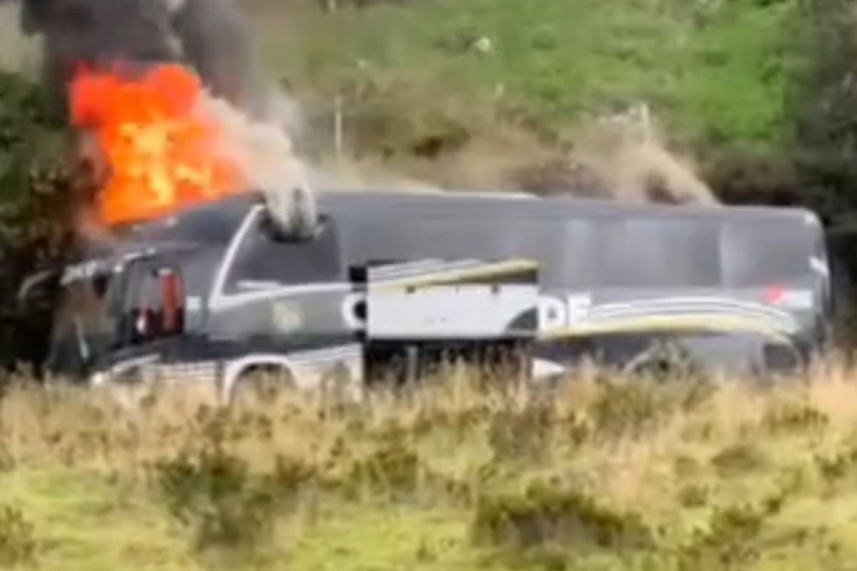 Bus que cubría trayecto hacia Santander terminó envuelto en llamas