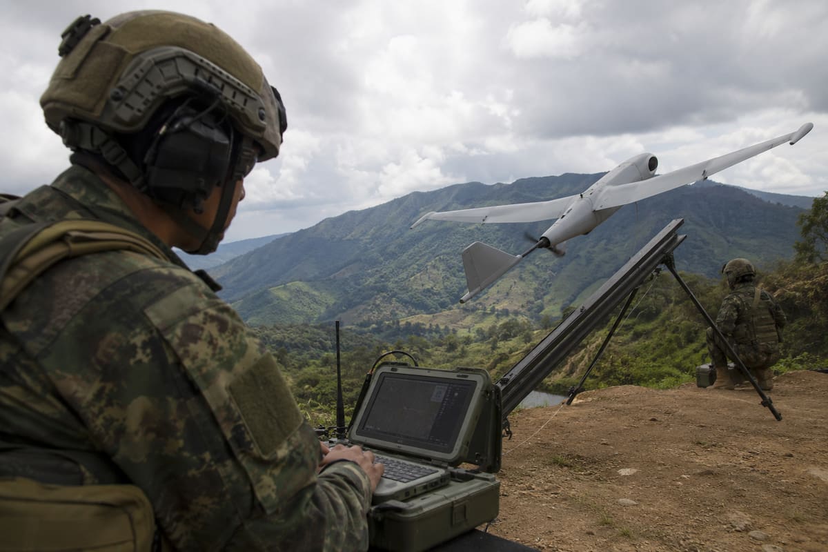 Esta perdió contacto con el dron mientras realizaba una misión de inteligencia y vigilancia en el Cauca. Esta imagen es de referencia, en apoyo con la IA.