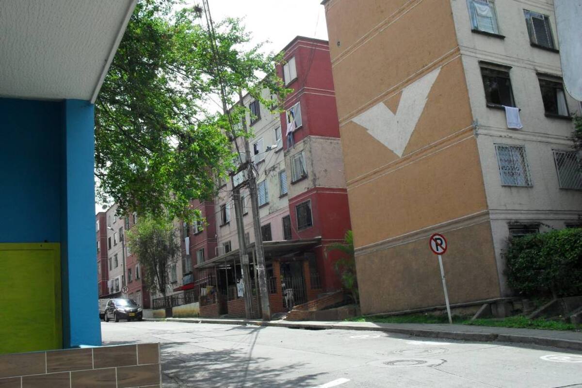 Realizar un cambio de pintura a las fachadas de los 45 bloques de apartamentos es un proyecto de la JAC y la Alcaldía de Floridablanca. (Foto: Nelly Vecino Pico /VANGUARDIA LIBERAL )
