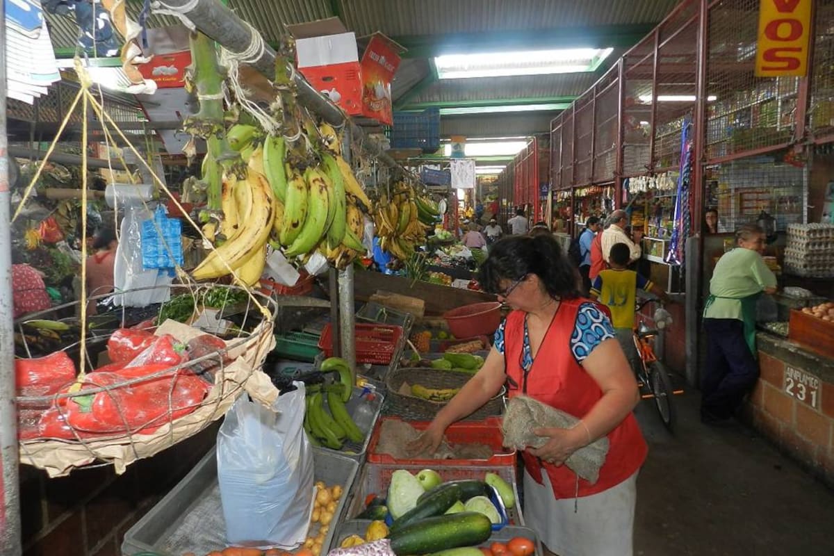 Con una buena atención y productos frescos recien traídos del campo, la Plaza de Mercado Central busca mantenerse. (Foto: Édgar Omar Bustos A./VANGUARDIA LIBERAL )