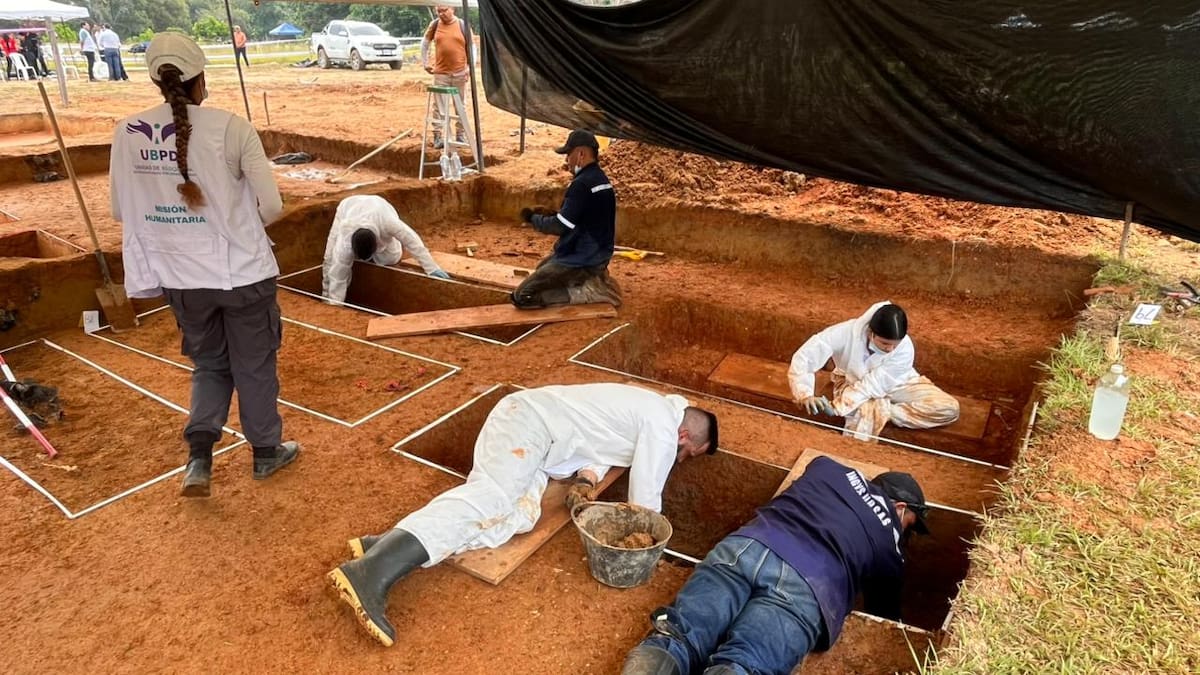El equipo forense de la UBPD adelanta la décima intervención en el cementerio La Resurrección de Barrancabermeja, donde ya han sido recuperados 78 cuerpos.
Lesly Adriana Cifuentes Sanguino/Archivo/Vanguardia