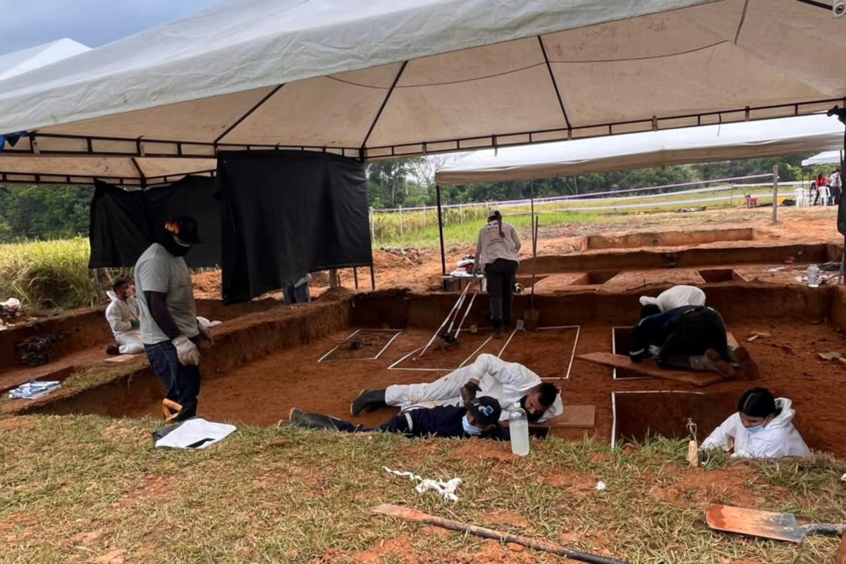 El equipo forense de la UBPD adelanta la décima intervención en el cementerio La Resurrección de Barrancabermeja, donde ya han sido recuperados 78 cuerpos.
Lesly Adriana Cifuentes Sanguino/Archivo/Vanguardia
