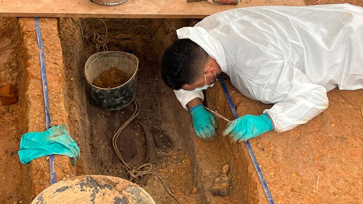 El equipo forense de la UBPD adelanta la décima intervención en el cementerio La Resurrección de Barrancabermeja, donde ya han sido recuperados 78 cuerpos.
Lesly Adriana Cifuentes Sanguino/Archivo/Vanguardia