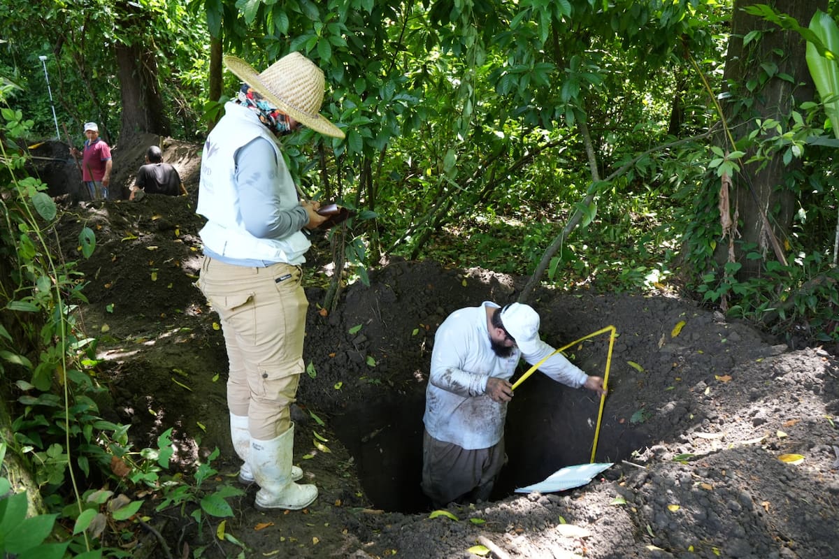 Equipos forenses de la UBPD adelantaron labores de recuperación e intervención en el cementerio de Betania, en Puerto Nare, y en zonas rurales de Puerto Boyacá.
Suministrada UBPD/Vanguardia