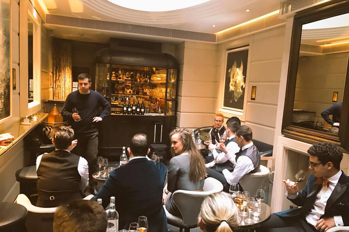 El prestigioso bar londinense es famoso por bebidas de gran estilo como el emblemático martini para dos. Twitter / VANGUARDIA