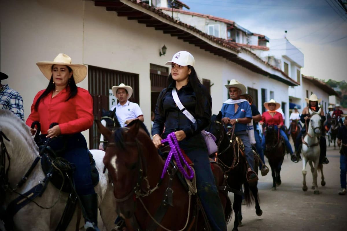 La cabalgata en El Socorro se realizará en la tarde del sábado 23 de mayo. (Fotos de archivo / VANGUARDIA).