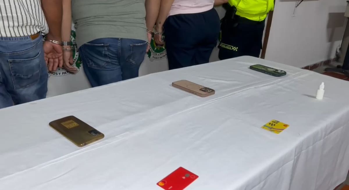 Cae banda del ‘cambiazo’ en Bucaramanga: sorprendidos manipulando cajeros y con tarjetas robadas