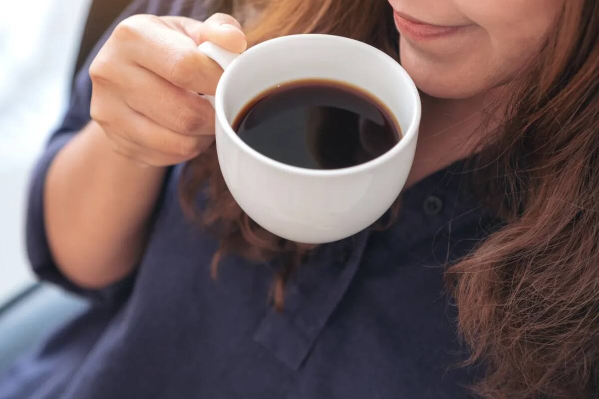¿Toma café todos los días? Un estudio encontró diferencias en la grasa corporal y la masa muscular de los consumidores habituales.