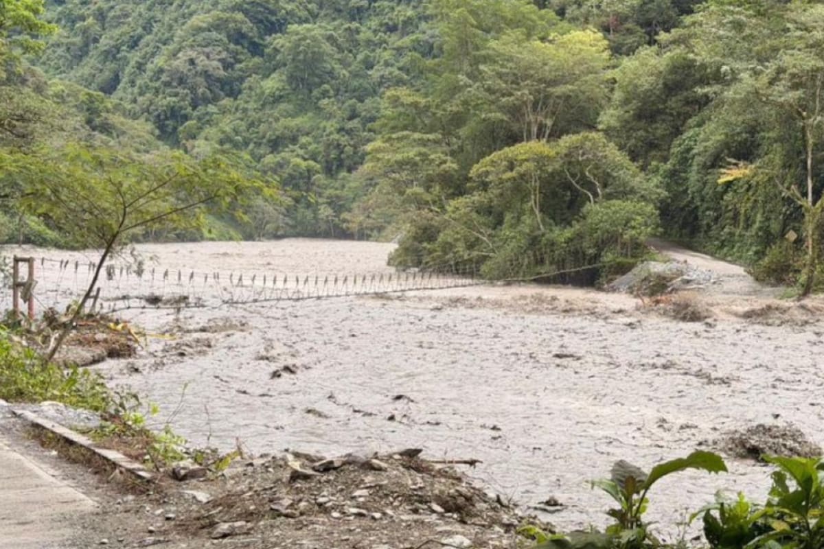 El Puente Ocal colapsó tras las fuertes lluvias y dejó incomunicadas a comunidades rurales de Guayabetal, Cundinamarca, y Acacías, Meta.